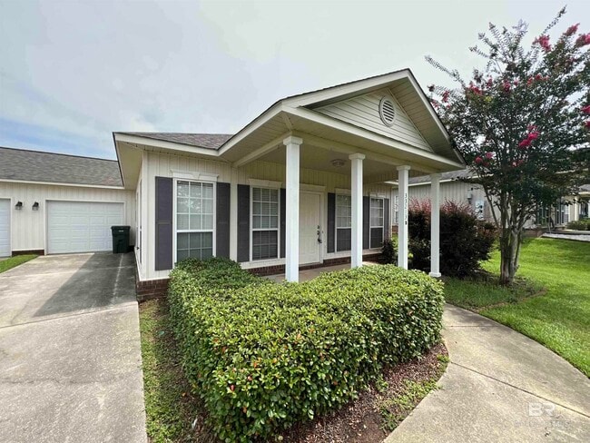 Building Photo - 33213 Stables Dr