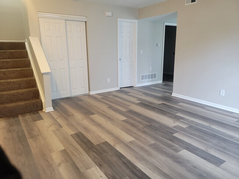 Building Photo - 2206 Big Tree Dr