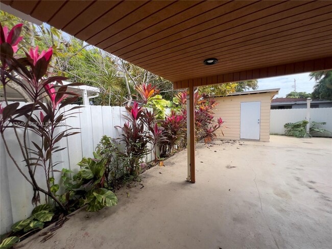 Building Photo - 2761 SW 33rd Ct