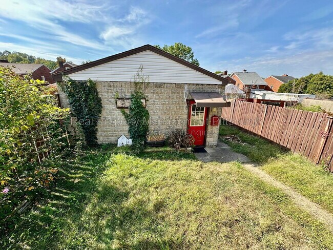 Building Photo - 1130 Downlook St