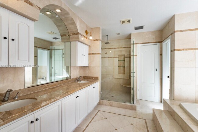 Building Photo - 4404 Alhambra Cir