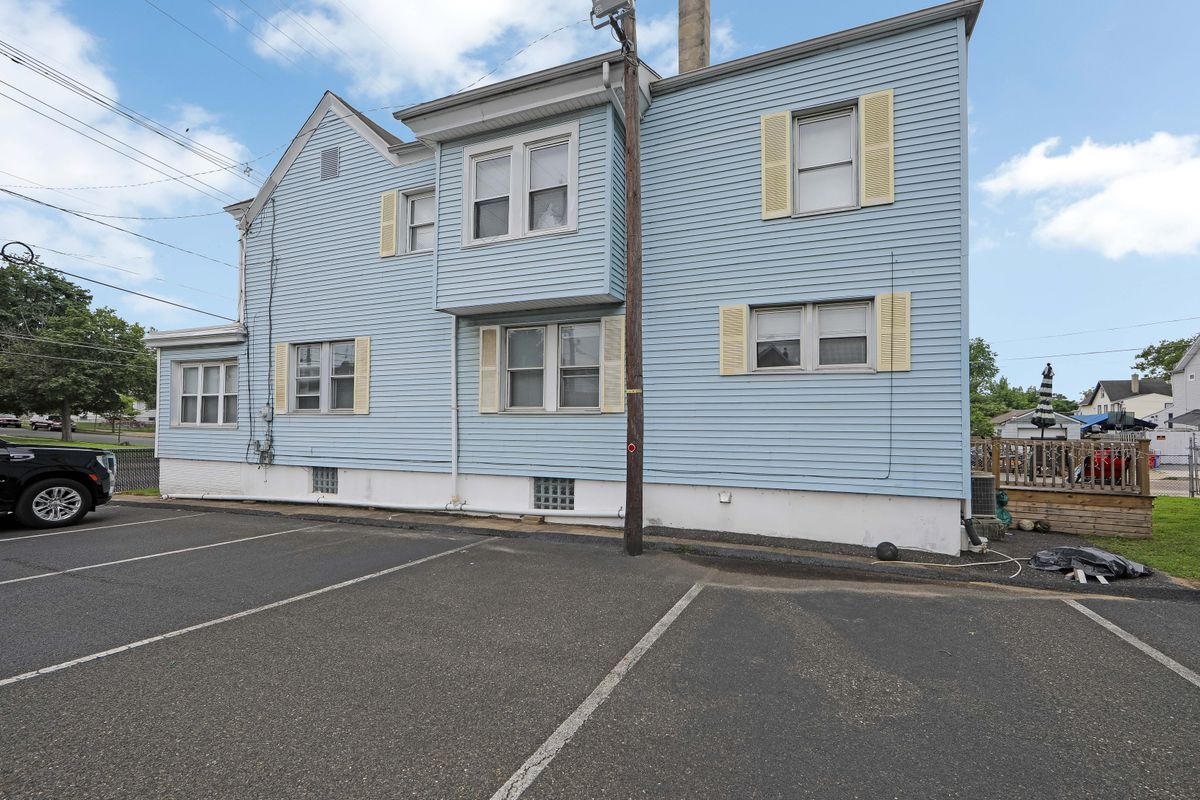 Building Photo - 3403 River Rd