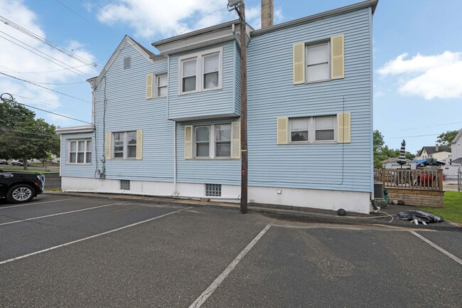 Building Photo - 3403 River Rd