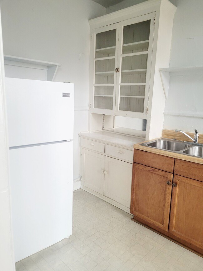 Building Photo - 1611 Hampton Blvd