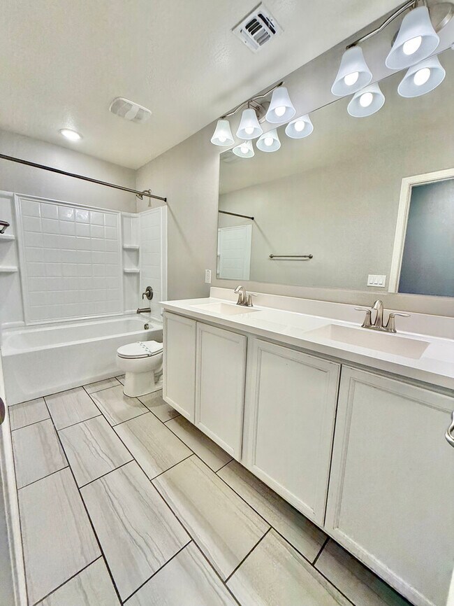 Building Photo - Spectacular 4-Bedroom, 2.5 Bathroom Home in Glendale!!