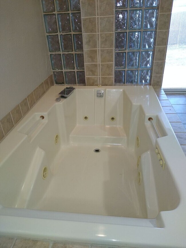 Building Photo - Stunning Ranch Home - Amazing Location - Backs up to Cherry Creek Trail
