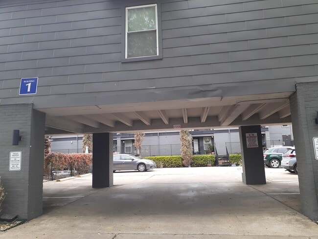 Building Photo - 2020 S Congress Ave