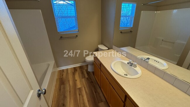 Building Photo - 3 BD I 2.5 BA Home - Fairview