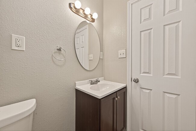 Building Photo - 10 Ferguson St