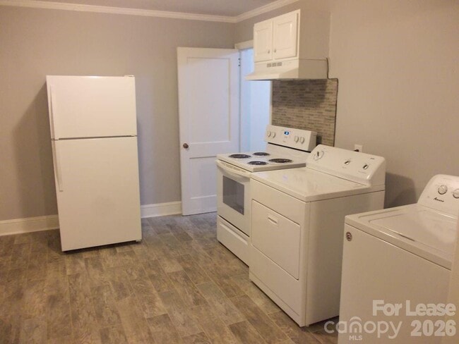 Building Photo - 2746 Dogwood Ave