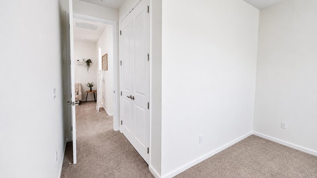 Building Photo - 16454 Helix Ct