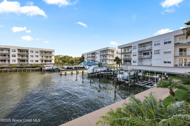 Building Photo - 540 S Banana River Dr