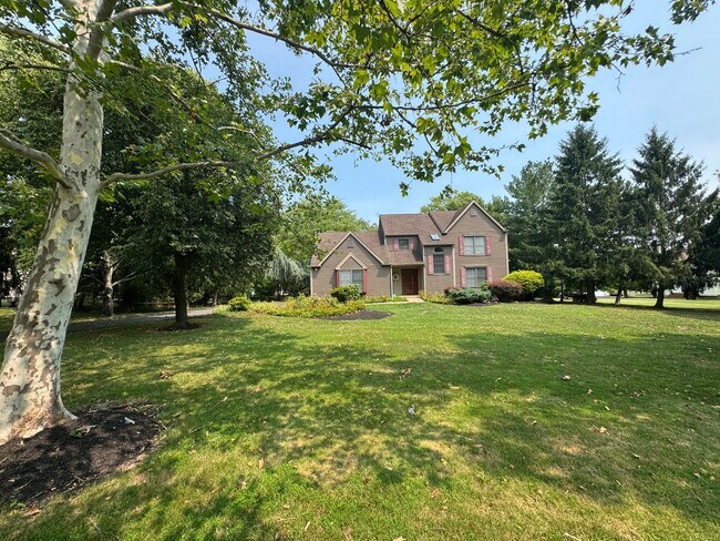 Building Photo - 102 Ravenwood Pl