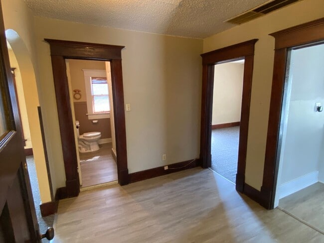 Building Photo - 619 N Washington St