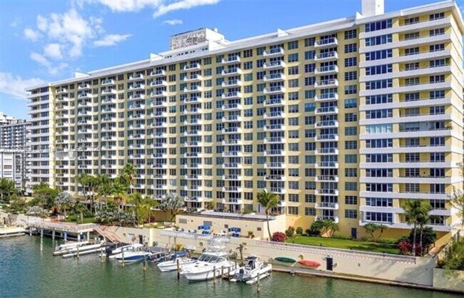 Building Photo - 5600 Collins Ave