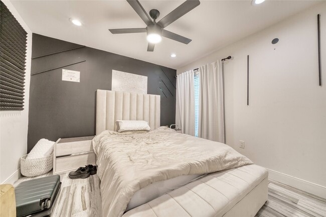 Building Photo - 5911 Dawnridge Dr
