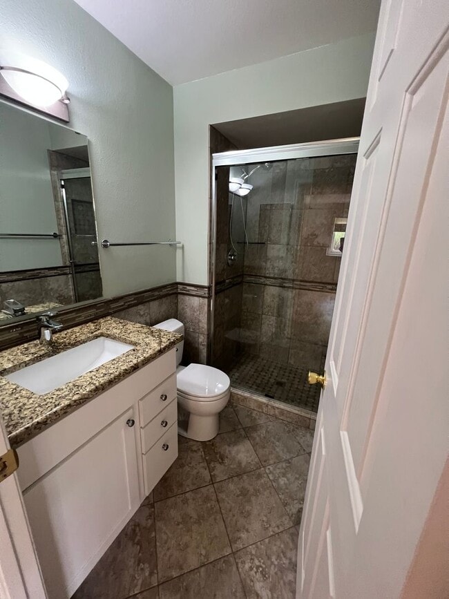 Building Photo - CHARMING 2 Bed 2 Bath Condo in Gunbarrel- ...