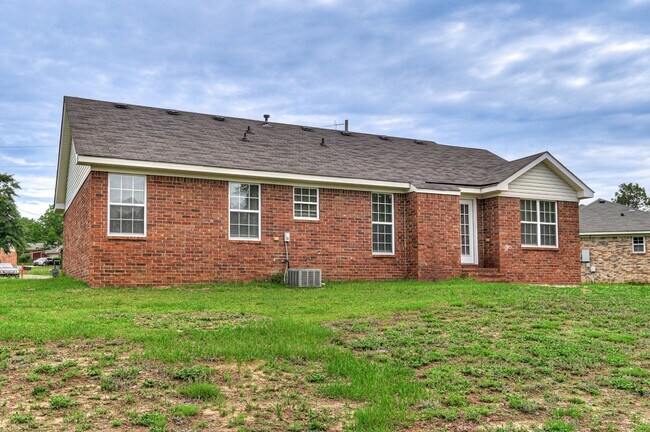 Building Photo - 4416 Hatteras Dr