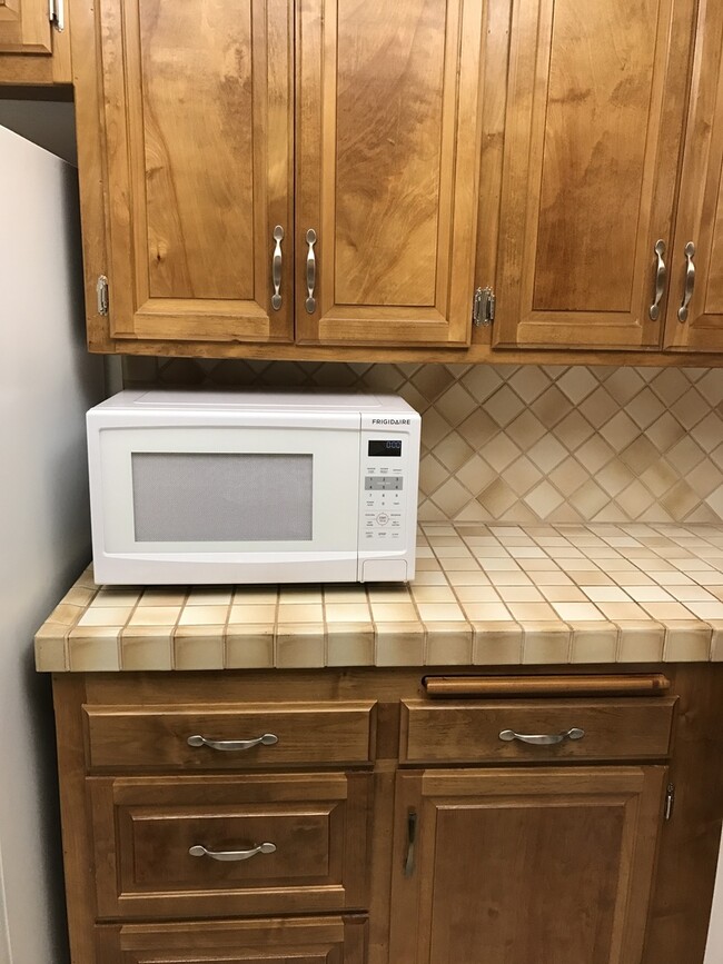 Building Photo - 2BD Condo in Silicon Beach Area Available ...
