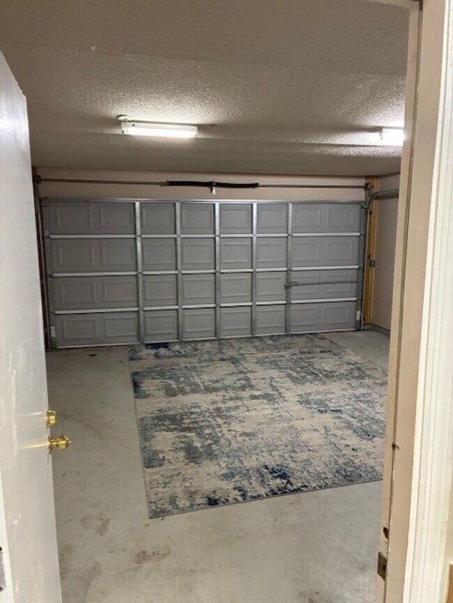 Building Photo - 114 N Woodvalley Dr