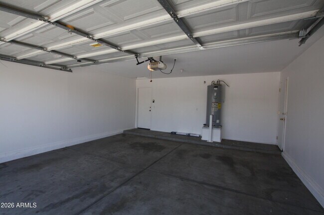 Building Photo - 25735 W Elwood St