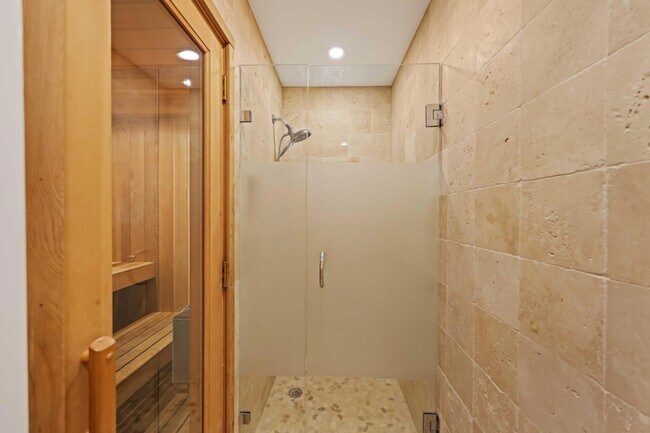 Building Photo - 511 Bayshore Dr