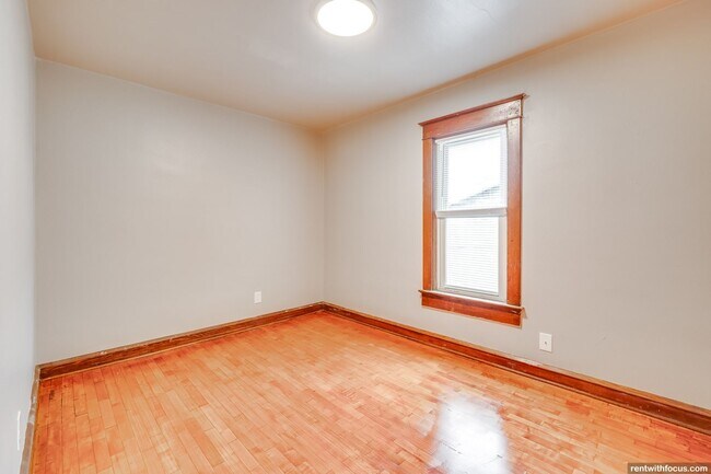 Building Photo - 714 S Memorial Dr