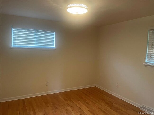 Building Photo - 7645 E Napa Pl