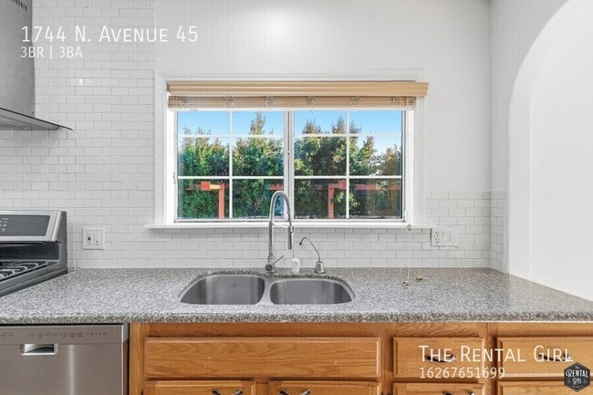 Building Photo - 1744 N Ave 45