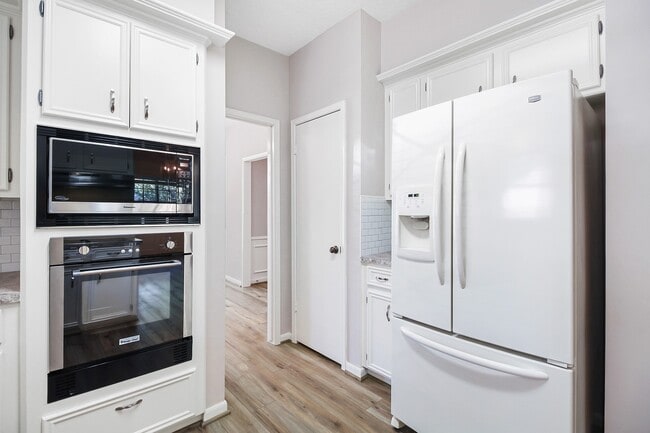 Building Photo - 5402 Summerfield Ln
