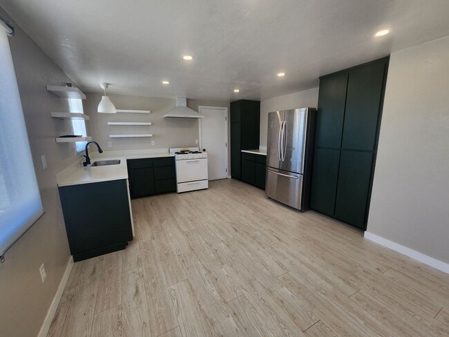 Building Photo - **COMING SOON** 2 Bedroom 2 Bath House near Downtown