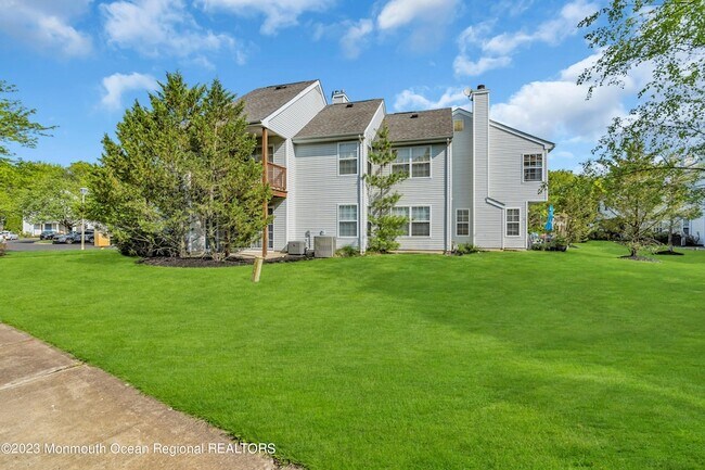Building Photo - 131 Wellington Ct
