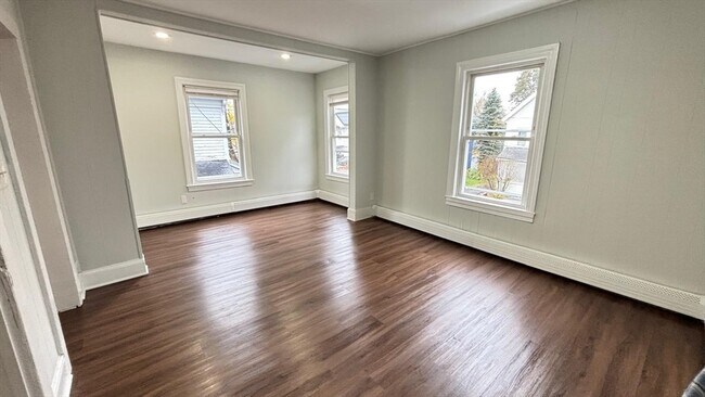 Building Photo - 10 Eames St