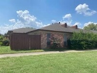 Building Photo - 708-714 E  Pecan St