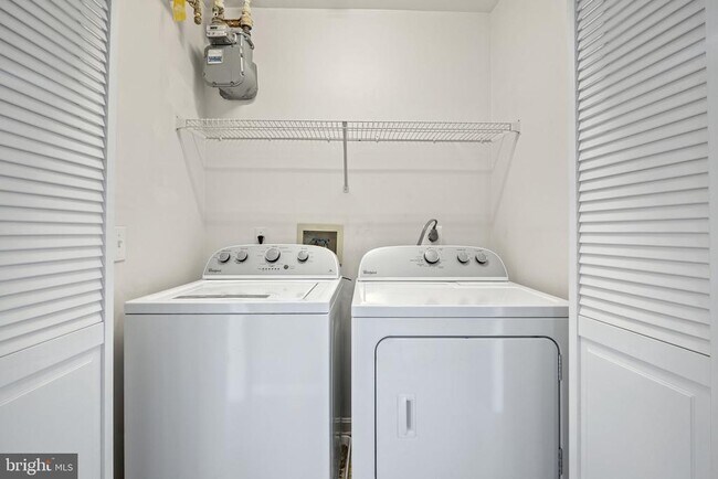 Building Photo - 46966 Courtyard Sq