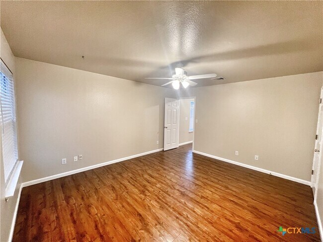 Building Photo - 364 Starling Creek