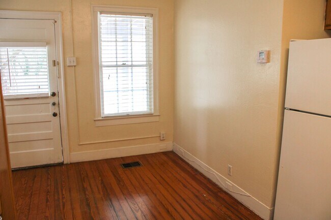 Building Photo - 2 BEDROOM - MONTE VISTA