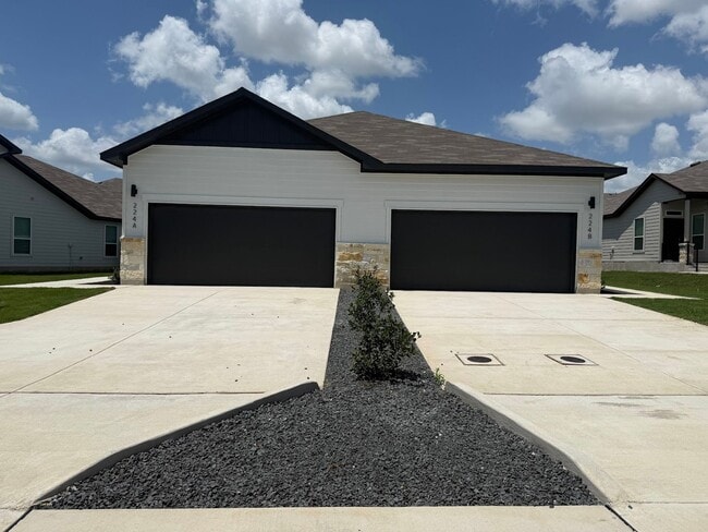 Primary Photo - Stunning 3x2 Luxury Duplex in Buda, TX!