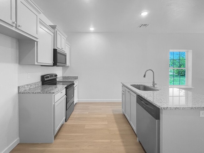 Building Photo - 2107 SW McKinley Ave