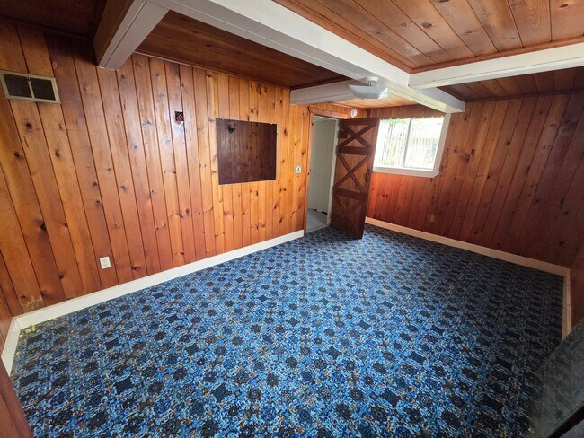 Building Photo - 1545 Colchester Dr E