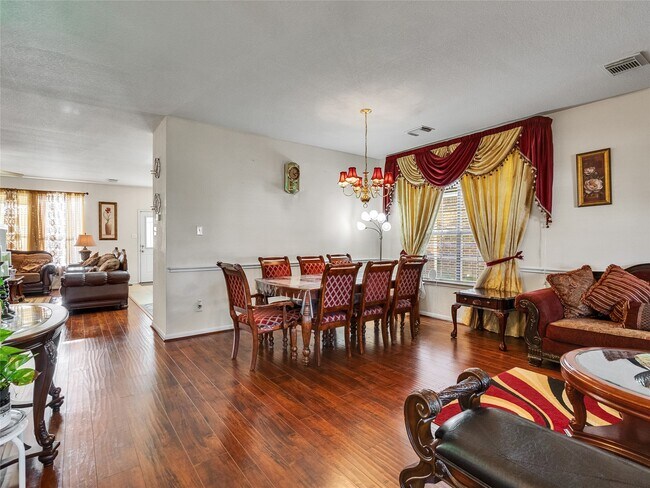 Building Photo - 5514 Gatesprings Ln