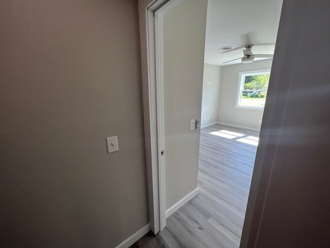 Building Photo - Remodeled 3 bedroom/2 bathroom home with d...