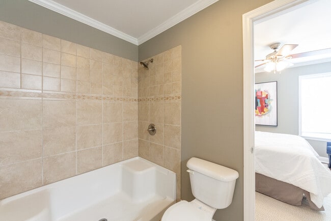 Building Photo - 833 Grove St