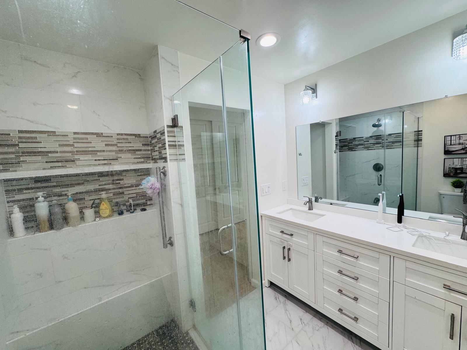 Building Photo - 7185 Via Colina