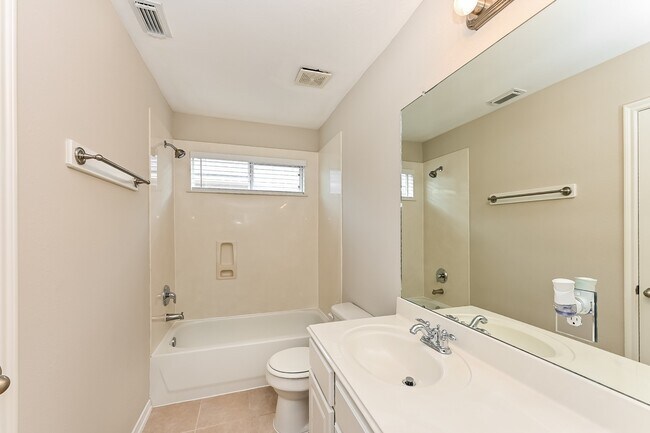 Building Photo - 12923 Palm Leaf Ct