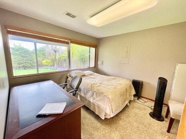 Building Photo - Charming lower level of home