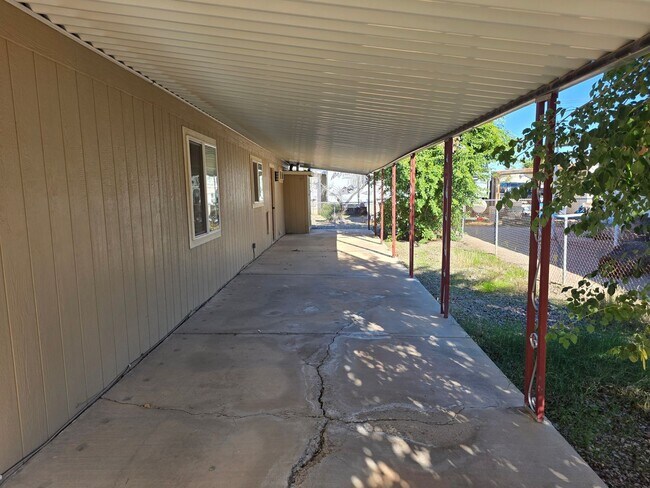 Building Photo - STUNNING PROPERTY-3 bedroom/2 bath Manufacture home in Central Bullhead City