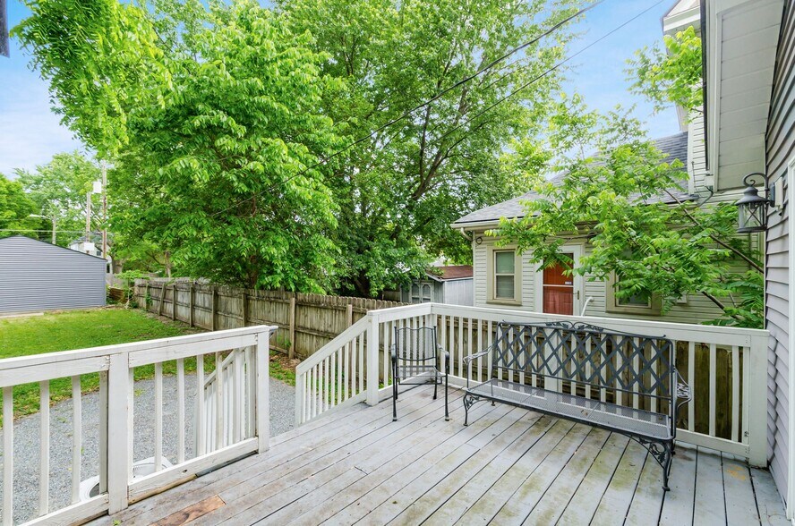 Building Photo - 556 Siebert St