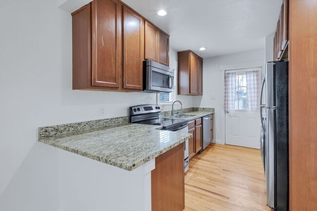 Building Photo - 665 Osceola St