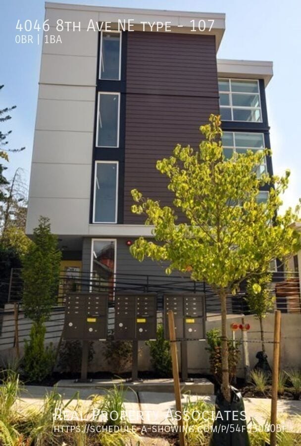 Building Photo - 4046 8th Ave NE